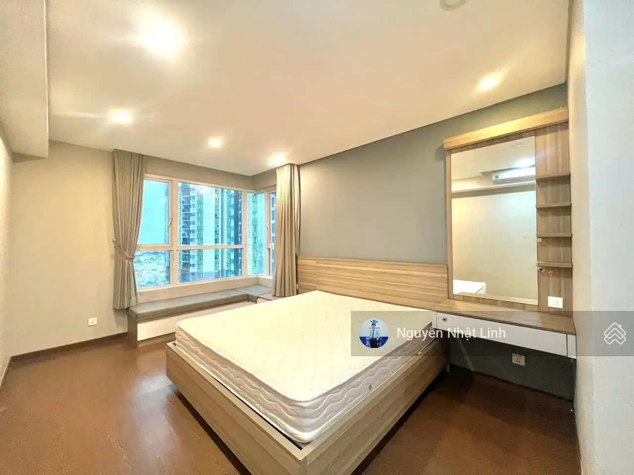 Chủ gửi bán Siêu phẩm 4PN, tầm nhìn toàn cảnh sông và city, nội thất siêu đẹp - giá chỉ 17 tỷ bp