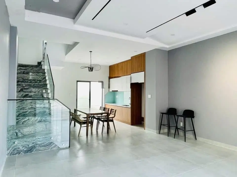 Nhà phố trung tâm Thuận An xe hơi ngủ trong nhà 60m2 3 tầng, 3PN, giá 3 tỷ