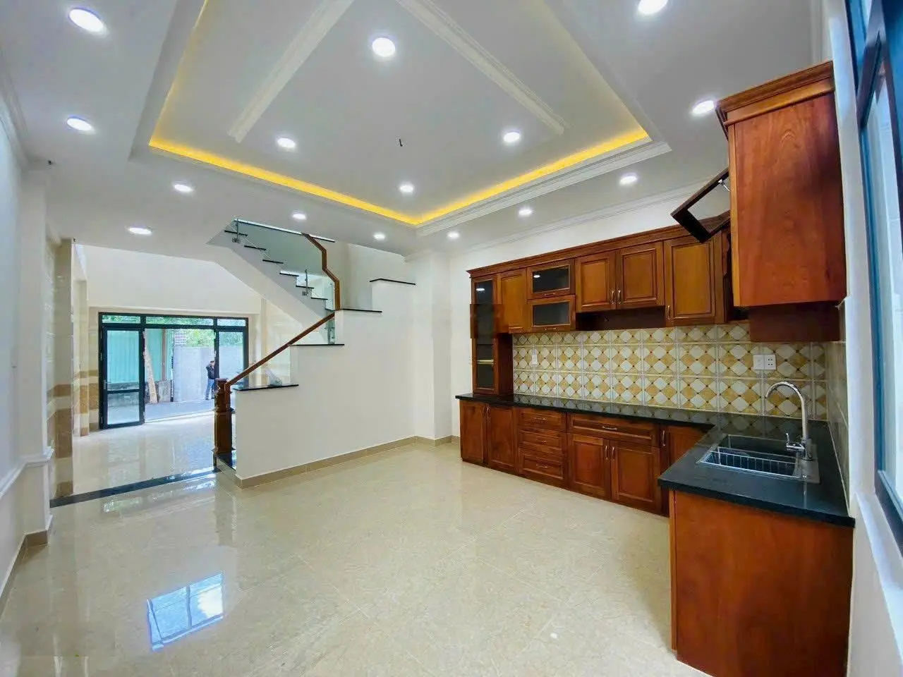 Nhà đẹp 3lầu ven sông Sài Gòn nở hậu 4,8x15m, giá từ 7,6 tỷ (SHR - đường 8m)