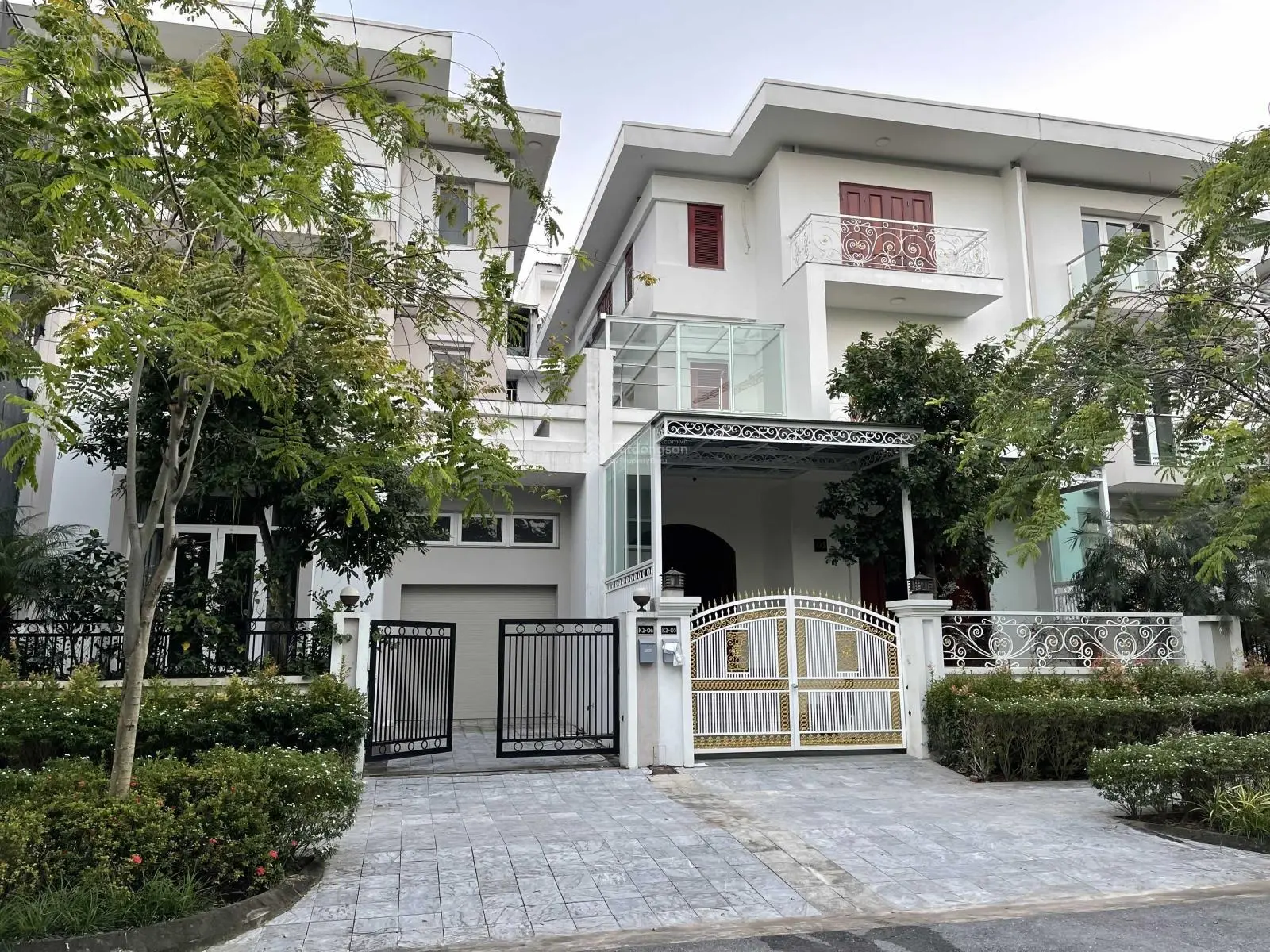 Bán shophouse 2 mặt tiền, nhà thô mới tinh, giá rẻ nhất khu, quản lý vận hành tốt, ở cực kỳ sướng