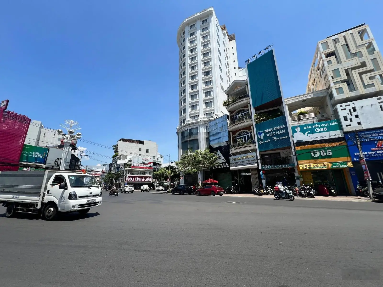 Bán nhà ngay vòng xoay đường Quang Trung, Tp Nha Trang