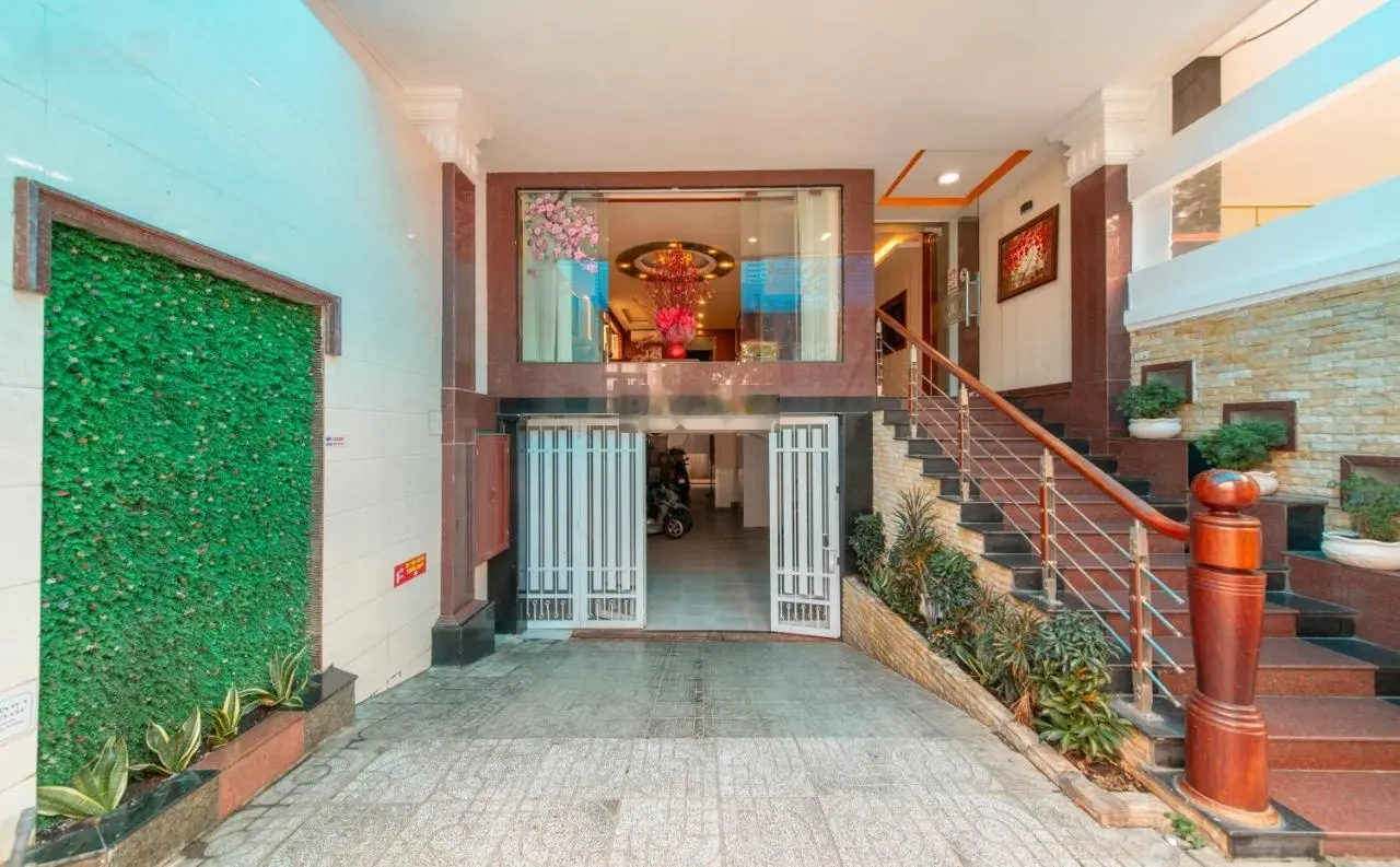 Bán khách sạn mặt tiền khu Tên Lửa, 138m2, 7 tầng, 23phòng, thu nhập 300tr/tháng