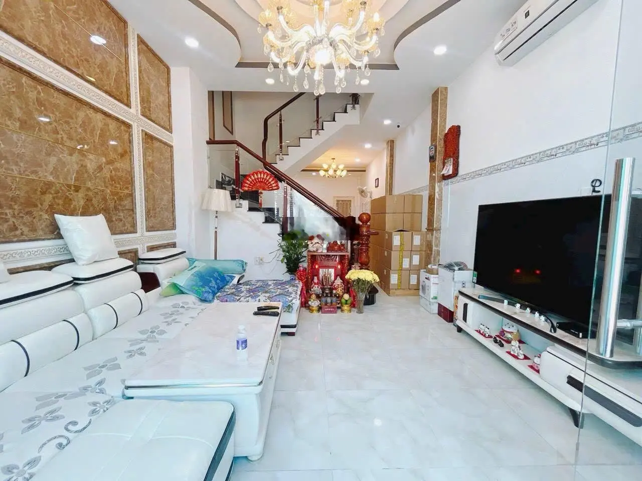 Bán gấp nhà 1trệt 2 lầu diện tích 60m2 nằm phía sao UBND Phường 9. LH 0344449446