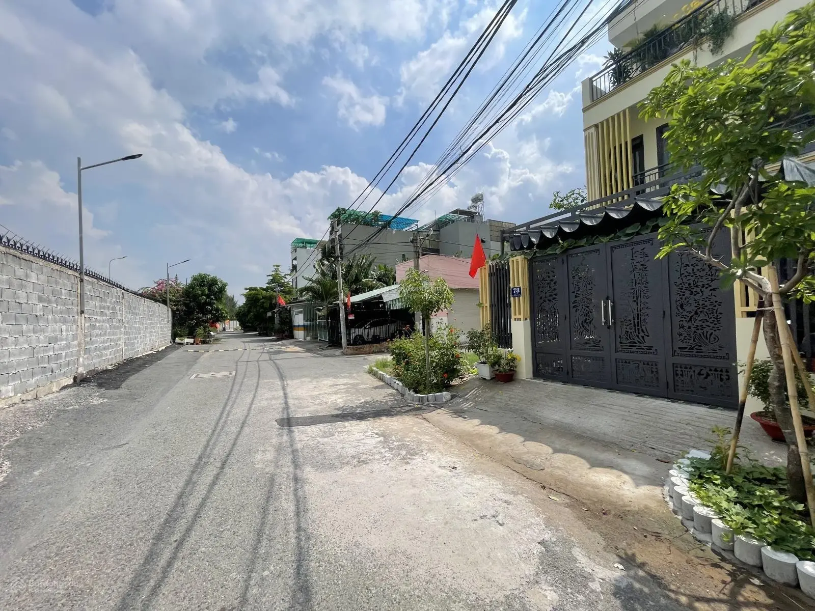 NHÀ 3 Tầng có Lửng ngang 4.5m; Ngay trường học Vạn Phúc city, cân Nhơn Hoà