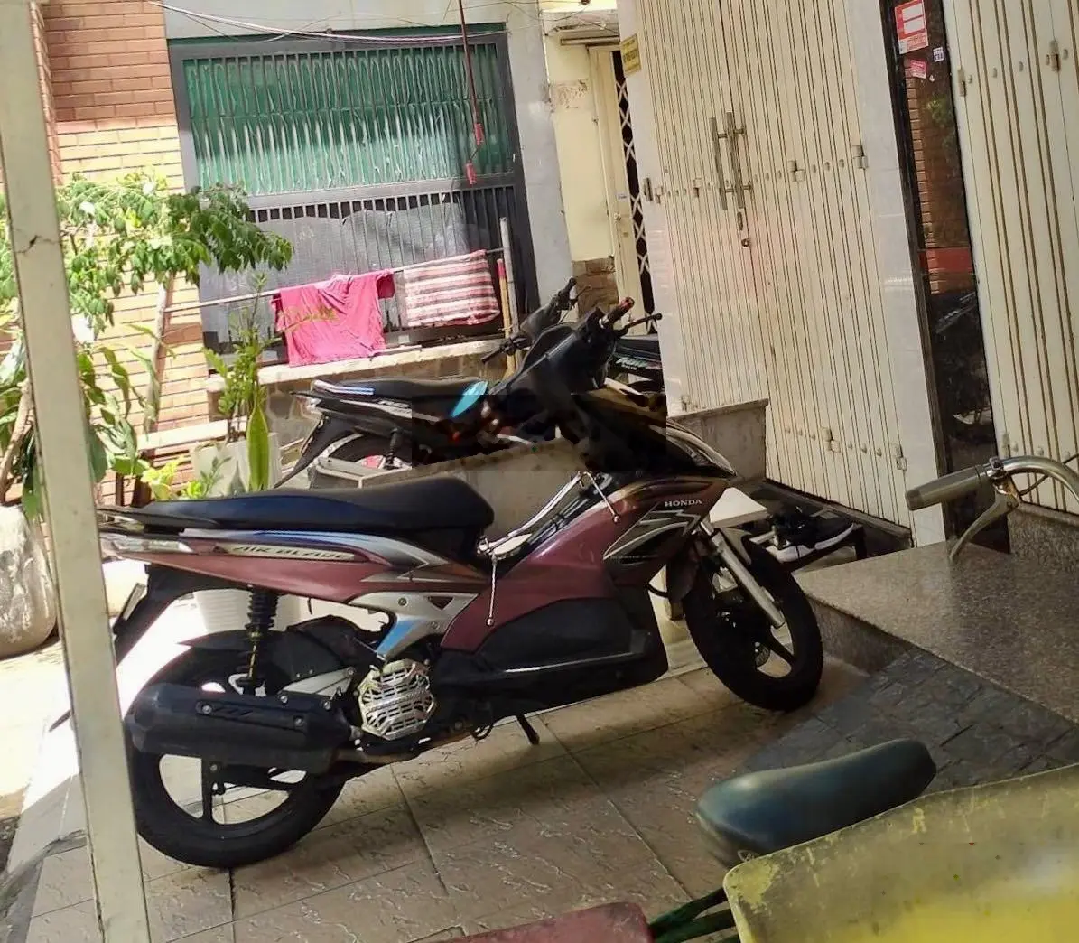 *Đường xe hơi - 1 căn ra MT * [4 tầng] Nguyễn Đình Chính (ko lộ giới)