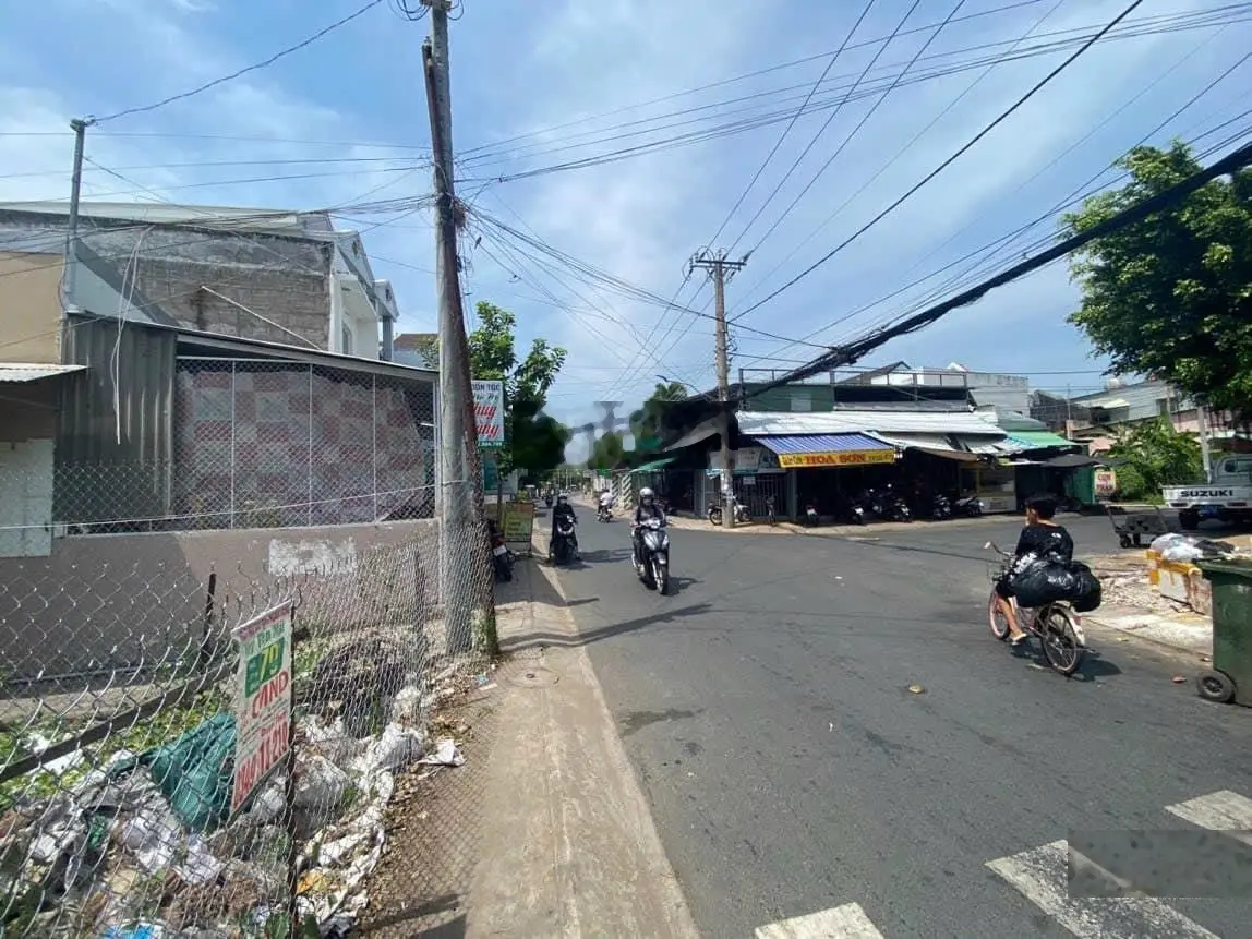 Xả gấp lô đất đường Nguyễn Văn Trung, Phường 8, Bến Tre - giá 540 triệu với diện tích 120m2