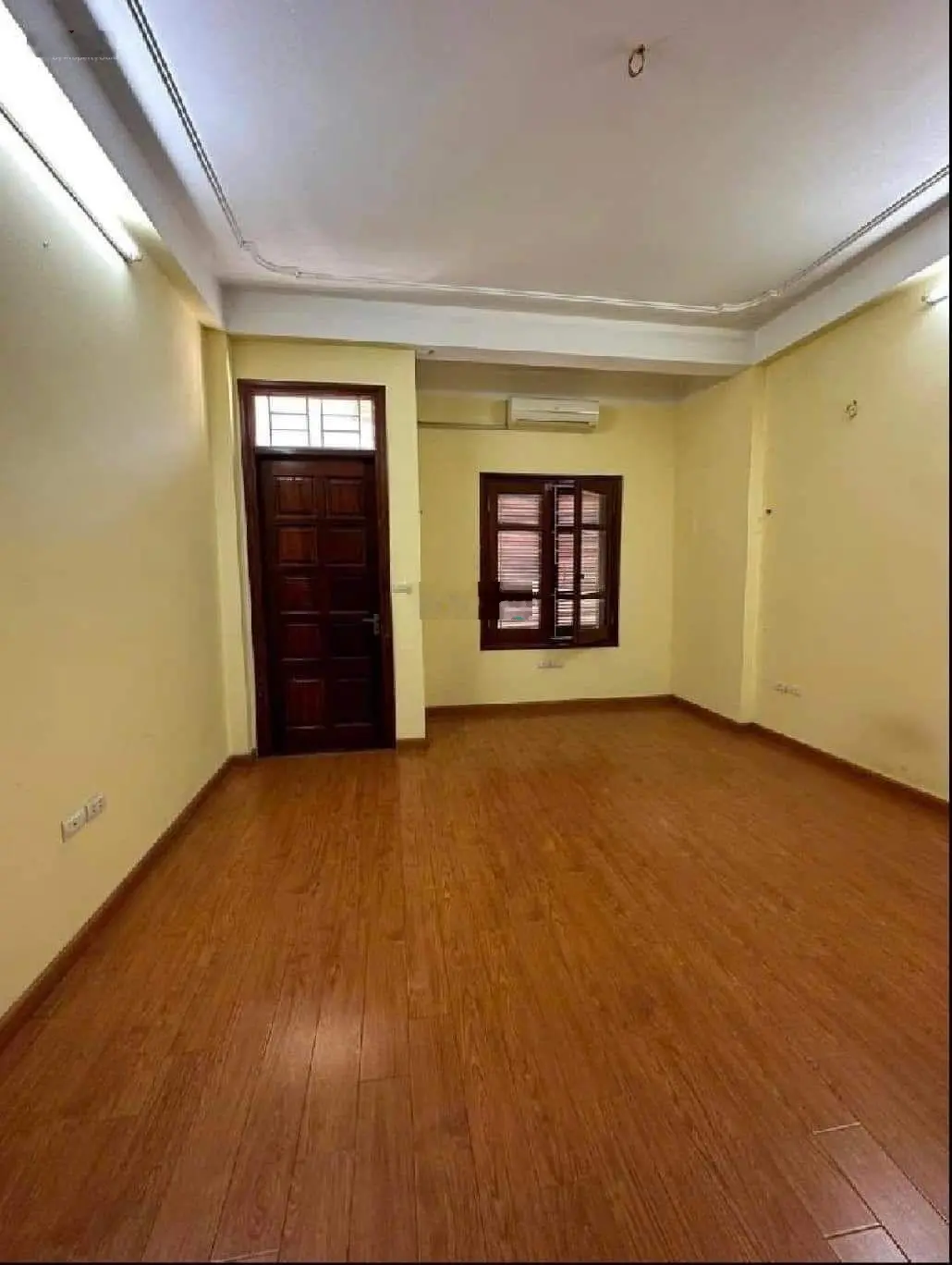 Bán gấp nhà Dương Nội phân lô ngõ thông sát phố. Chủ cần bán gấp. Giá rẻ nhất khu vực