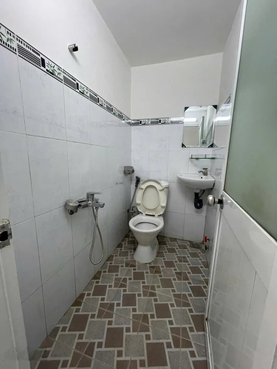 Bán nhà 1 trệt 2 lầu hẻm xe hơi đường 175 Đình Phong Phú, ngay trung tâm gần đường Lê Văn Việt