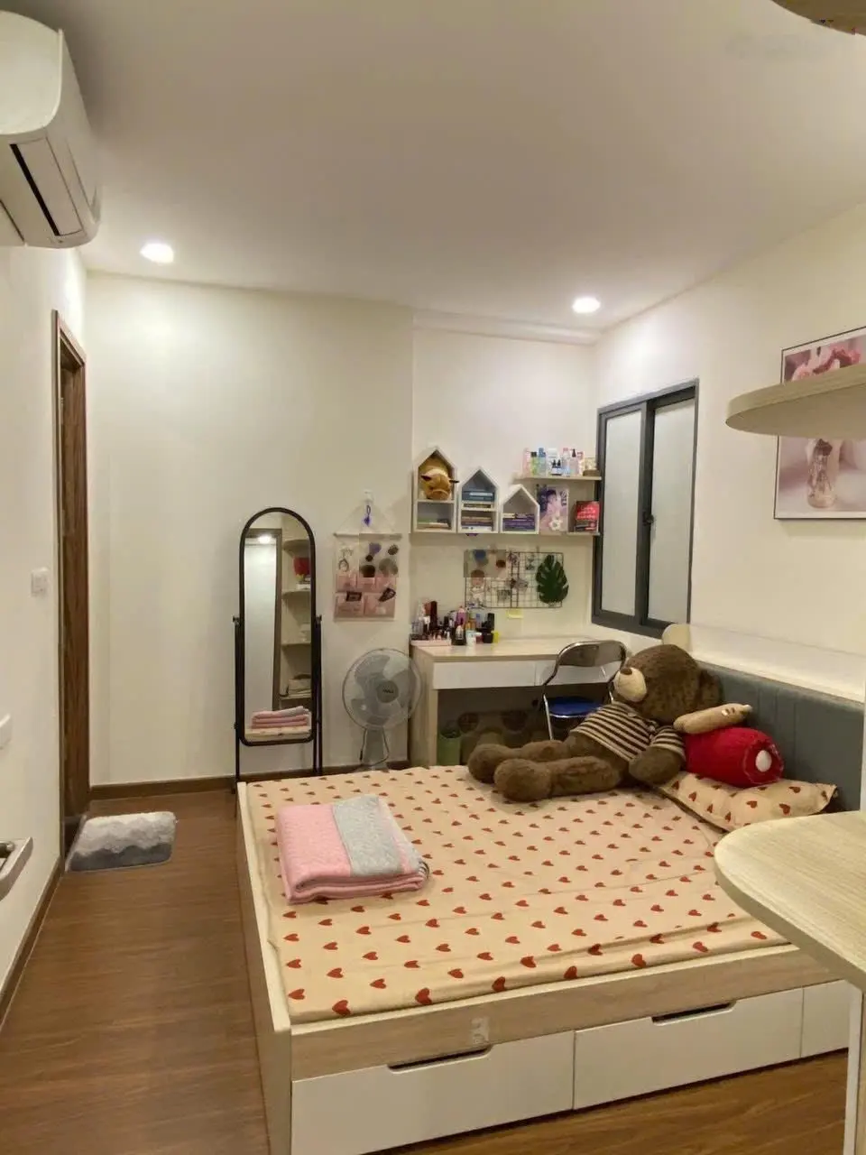 Chỉ nhỉnh 4 tỷ sở hữu ngay căn hộ 75m2, ban công hướng đông nam thoáng mát. Liên hệ: 0343 191 ***