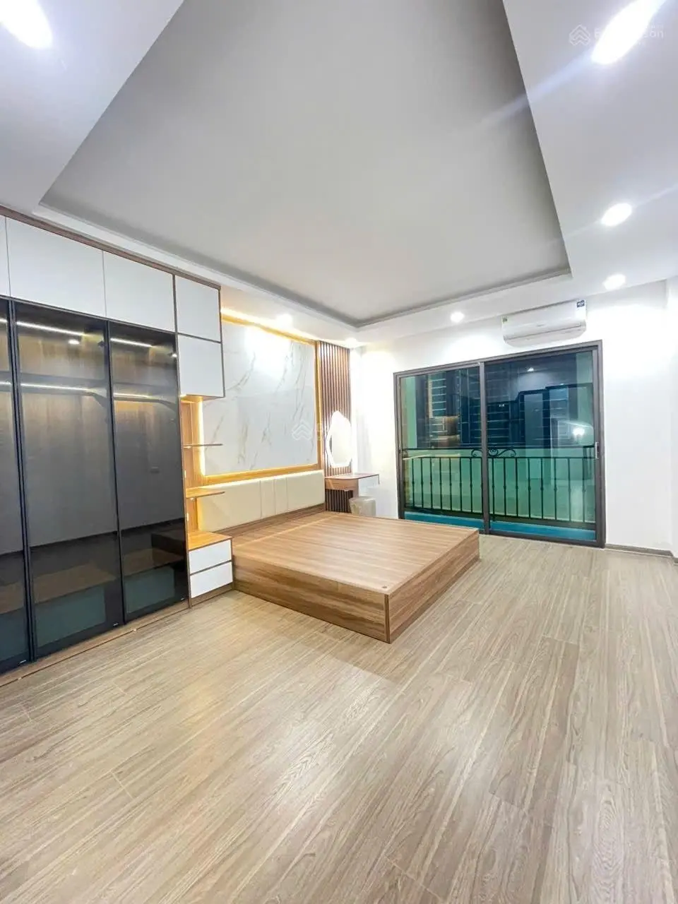 Nhà mới ở ngay phố định công hoàng mai 35m 5 tầng mặt tiền rộng, ô tô đỗ gần chỉ 7,5 tỷ