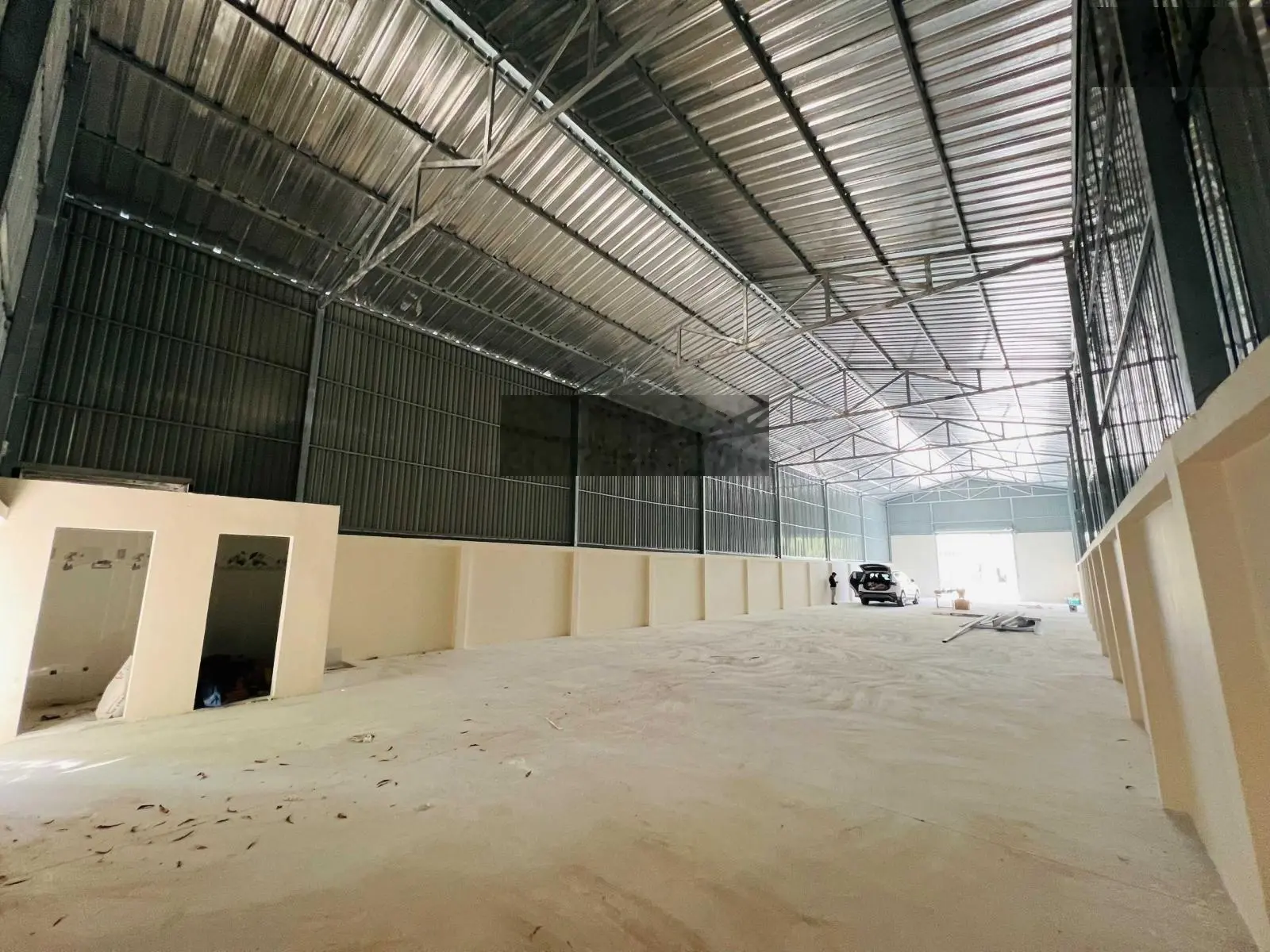 Tôi cần bán xưởng ngay mặt tiền Quốc Lộ 13 giảm từ 10 tỷ còn 8 tỷ, đang cho thuê 21tr/th