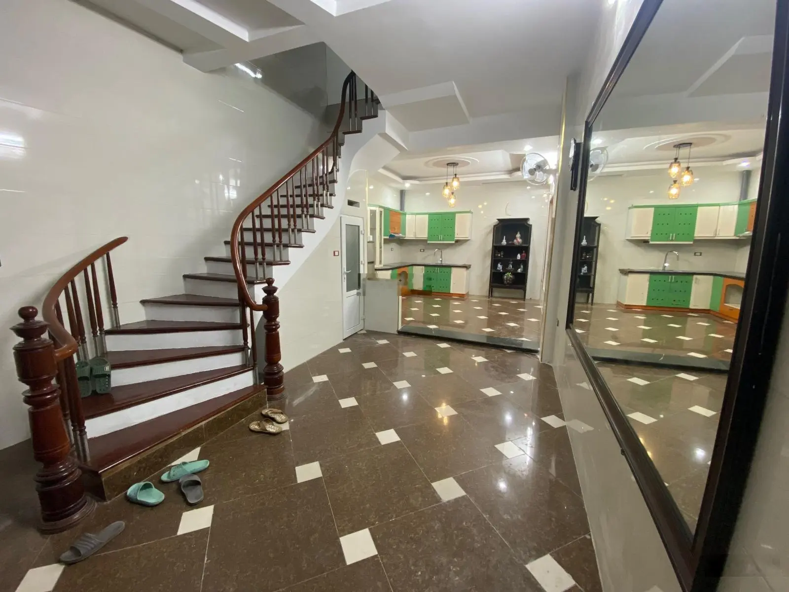 Bán nhà phố Yên Lạc - khu vip dân trí phân lô cán bộ - ngõ thông 2 đầu ô tô - 43m2x4PN. Giá: 8,5 tỷ