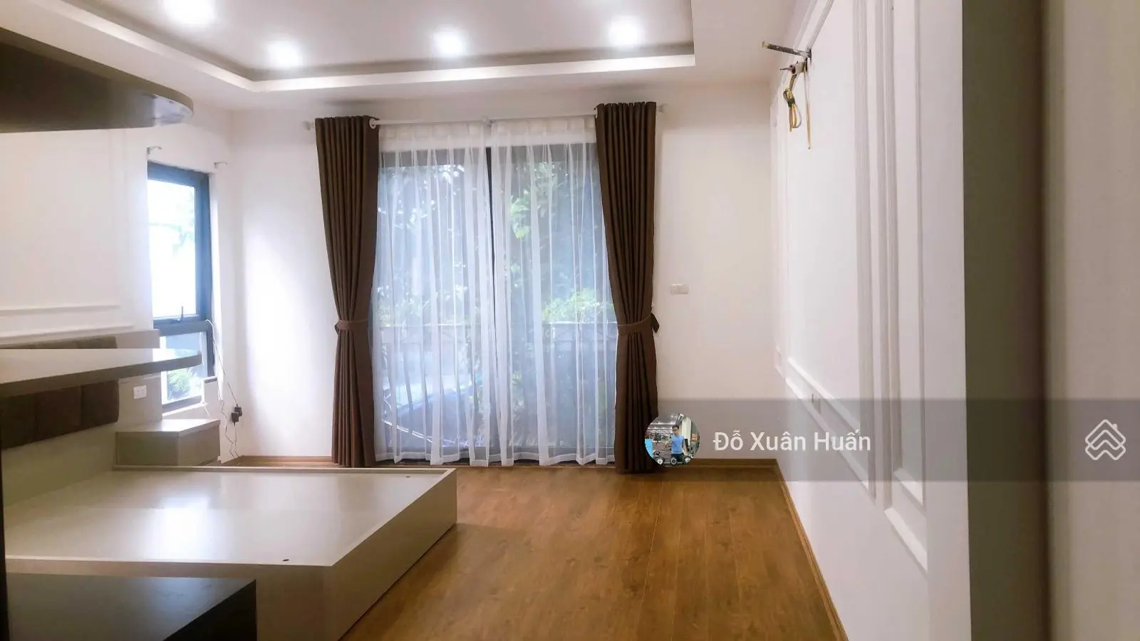 Chính chủ bán nhà Ngọc Hà cạnh bên Lăng Bác, 40m2 5 tầng lô góc mới đẹp long lanh, full nội thất
