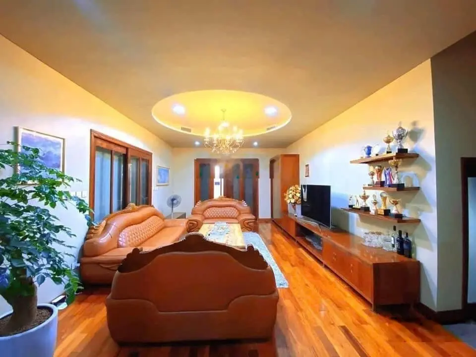 Bán Biệt Thự KDT Nghĩa Đô: Diện tích 300m2, MT 14m, Xây 4Tầng rất đẹp, Gía 83 Tỷ