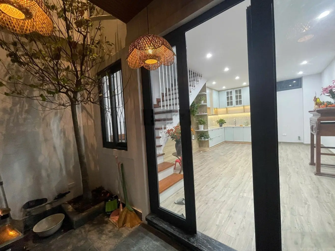 Chỉ hơn 4 tỉ có ngay nhà Ngọc Thuỵ, ô tô đỗ cổng, thiết kế cực chill, tặng full nội thất