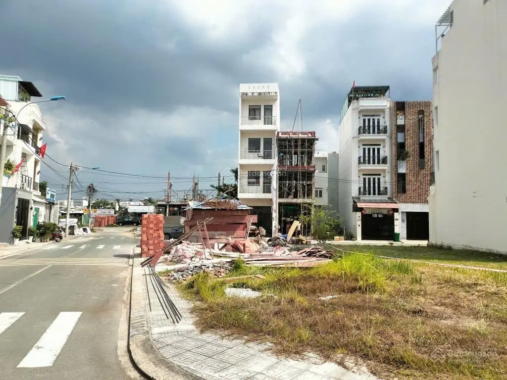 Nhà đẹp, mới xây - đường 8m, có vỉa hè, KDC cao cấp, gần Global City, đường thông ra thảo điền