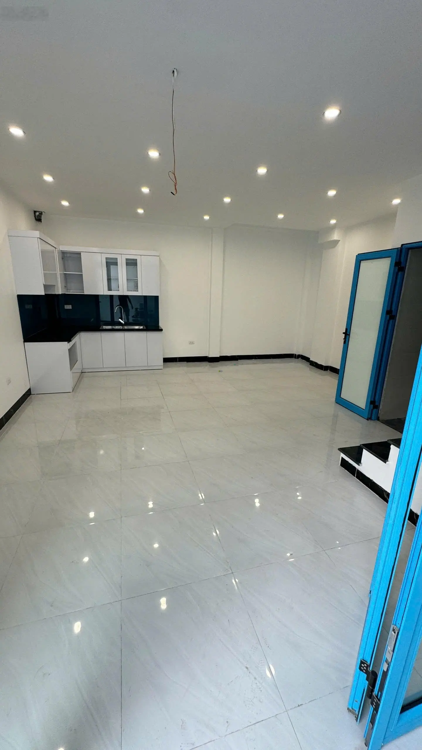 Chính chủ cắt lỗ 120tr căn nhà mới xây 3 tầng 42m2 sân 16m,ô tô đỗ sân, sát vành đai 4