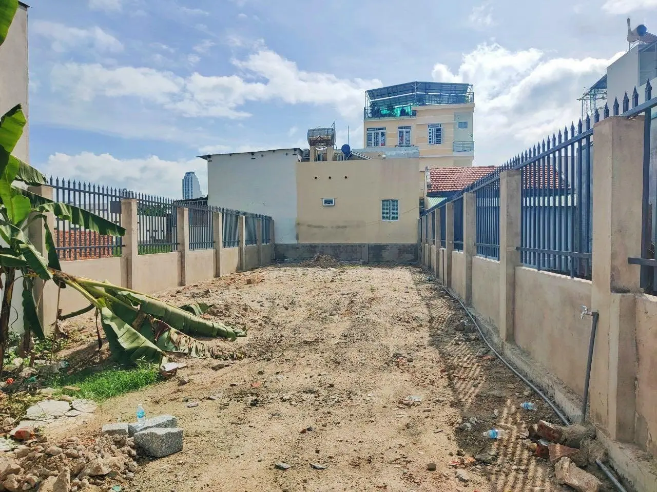 Bán đất biệt thự hẻm ô tô Nguyễn Khuyến, Vĩnh Hải gần chợ
