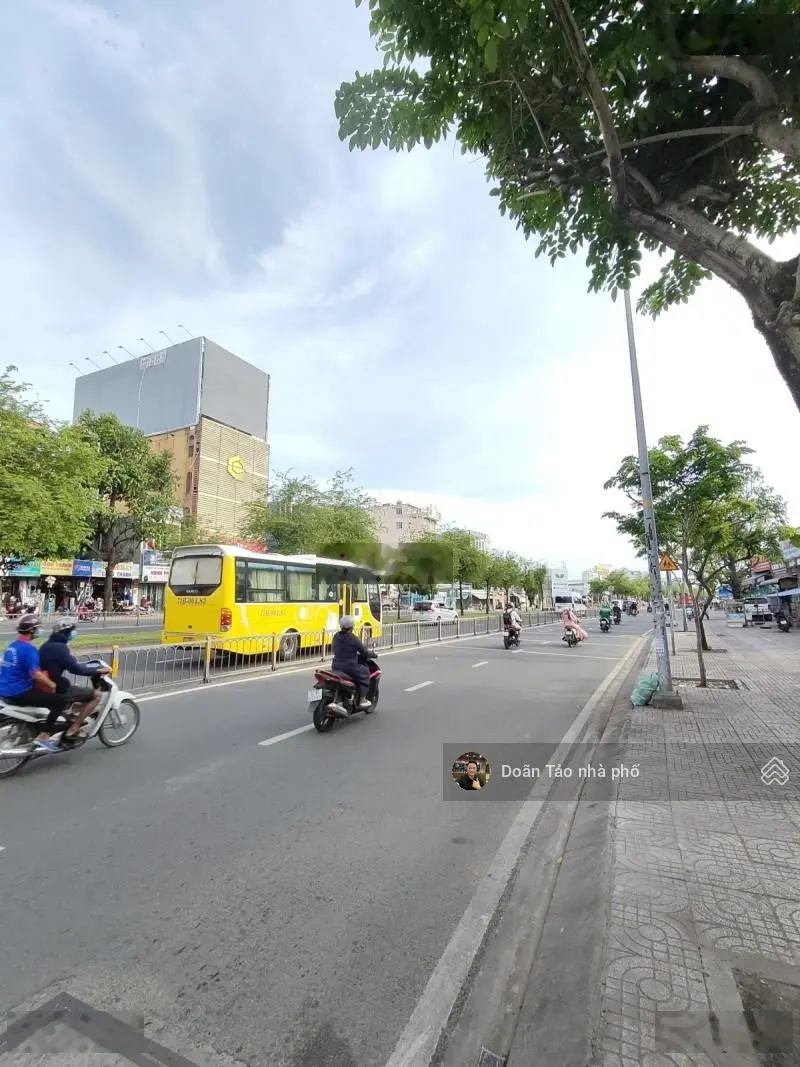 Ngộp bank giảm chào 15 tỷ chỉ còn 37 tỷ - biệt thự mặt tiền Kinh Dương Vương 267m2, 5T thang máy