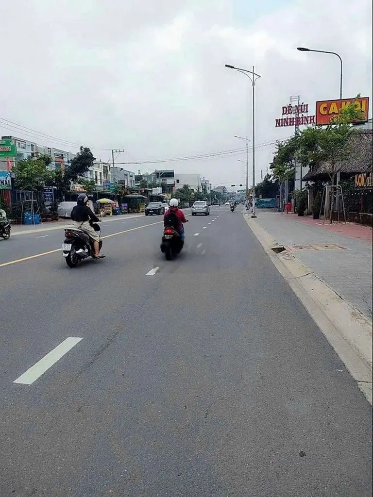 Chủ bán đất tặng nhà cấp 4 ở OK ngay GO Dĩ An giá rẻ