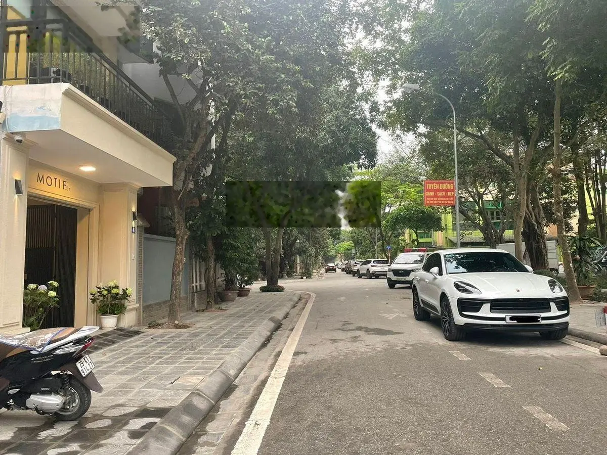 Bán nhà đường Cổ Linh, phố Trạm 80 m2 5 tầng, mặt phố kinh doanh, view công viên giá 21.5 tỷ