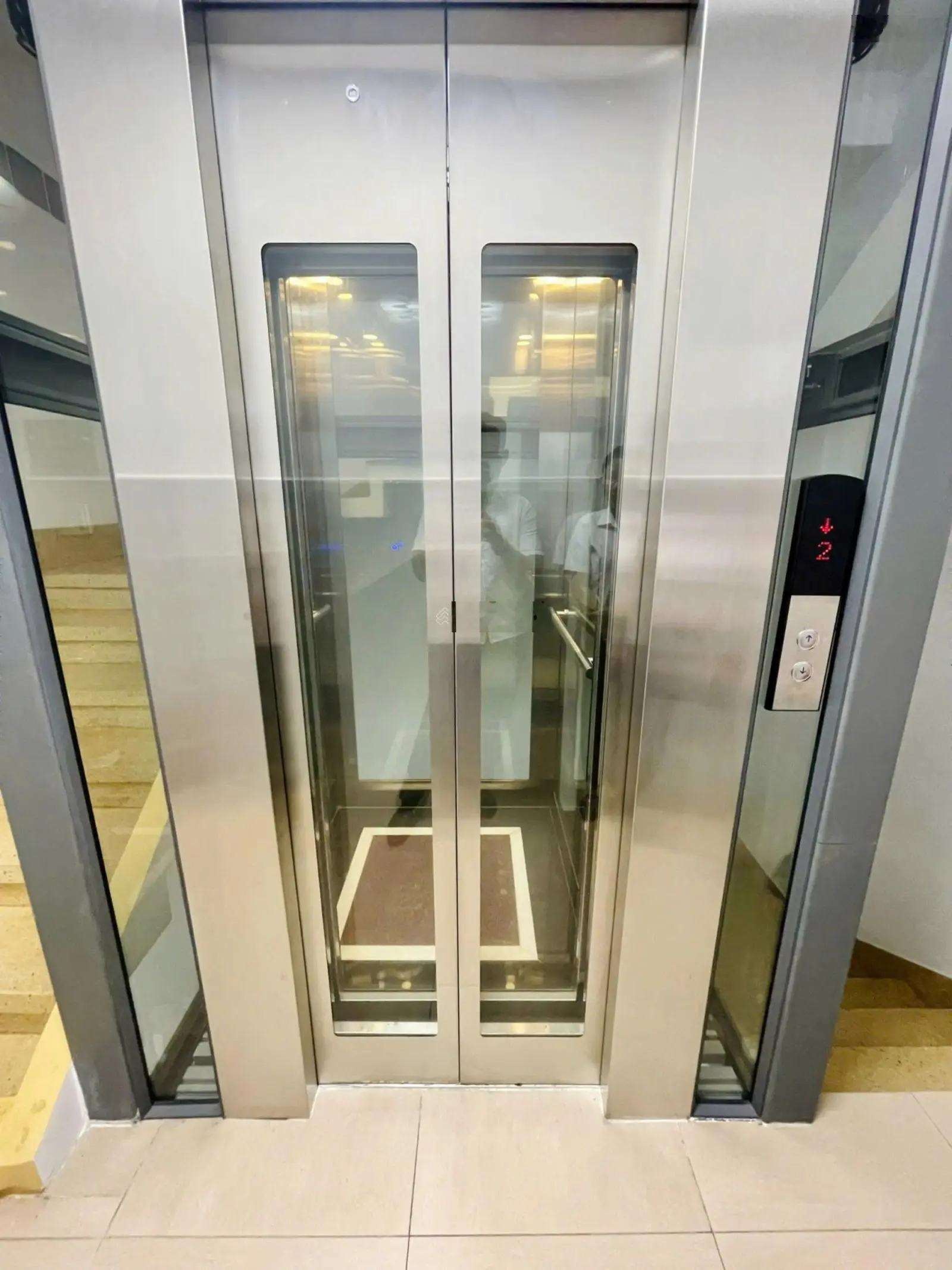 Nhà 2MT Bạch Đằng, 4,2mx27m, CN 116m2, 5 tầng, có thang máy, HĐT 85 tỷ, giá 32 tỷ TL