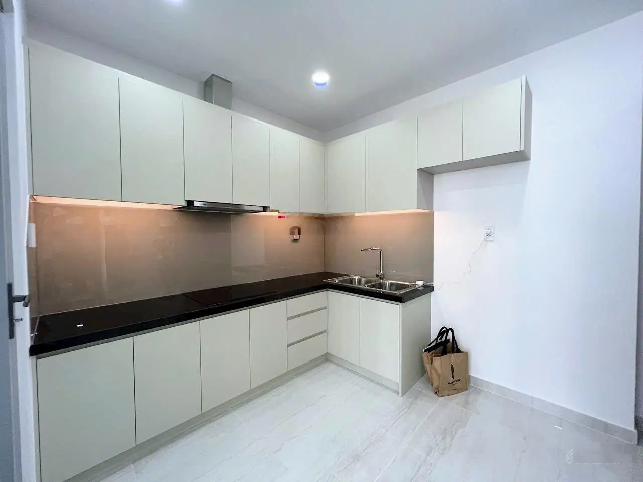 Bán nhanh căn hộ Happy One Central 2PN view thành phố giảm mạnh chỉ còn 2.45tỷ. LH 0888 728 *** Ms Tú