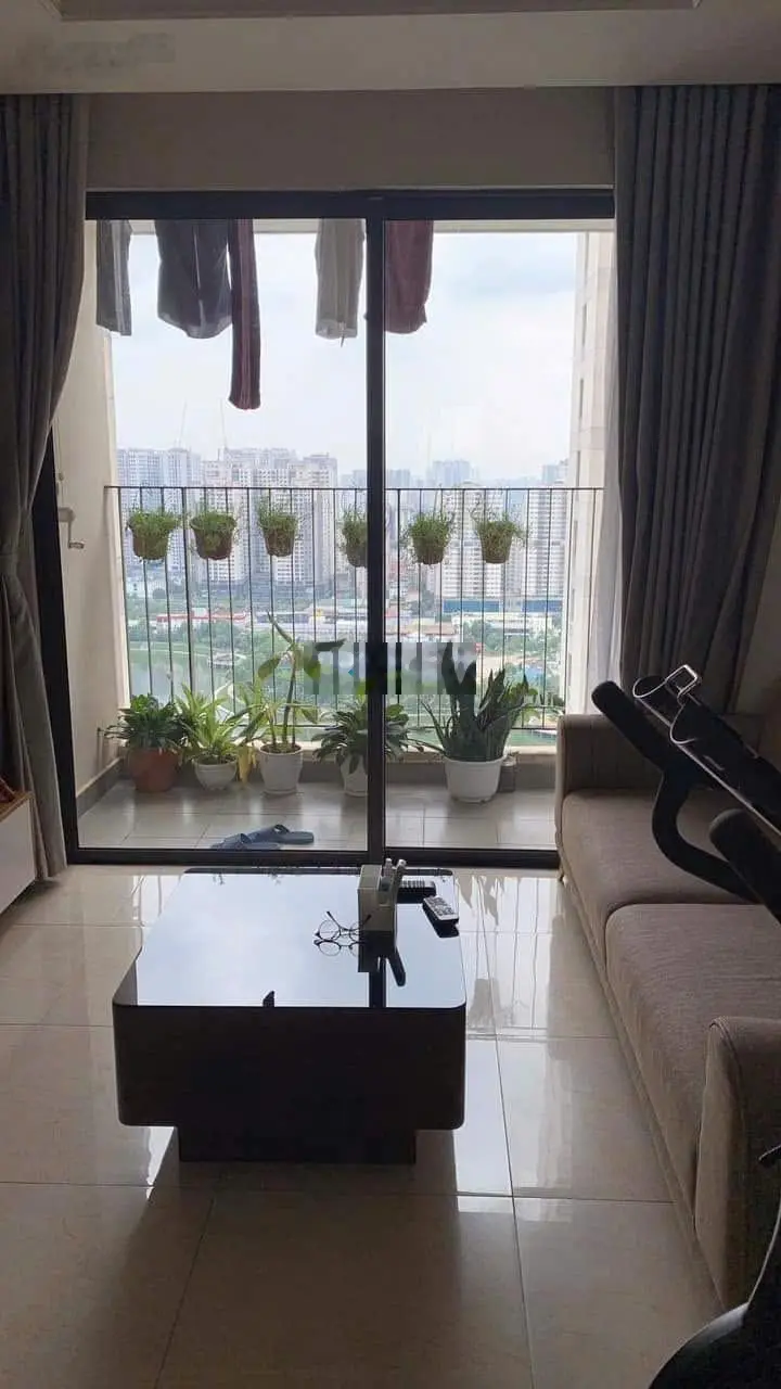 Bán căn 2 ngủ, diện tích 73m2, đủ đồ, view hồ Thanh Xuân, Vinhomes D'Capitale. LH: 0974 629 ***