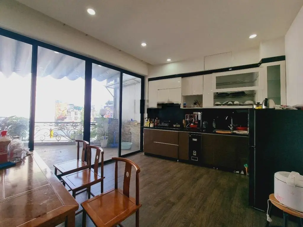 Mặt phố - Trần Khát Chân - kinh doanh đỉnh - vỉa hè rộng - thang máy