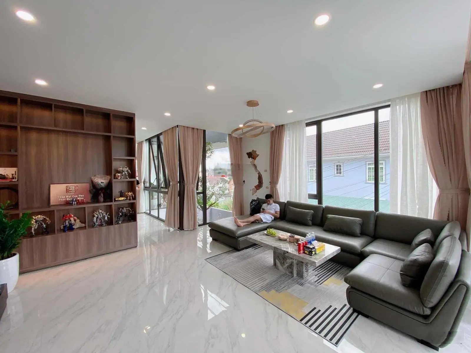 Villa mới đẹp mặt tiền Lý Nam Đế 176m2 ngang 8m 3 tầng đã hoàn công cách trung tâm chỉ 2,5km