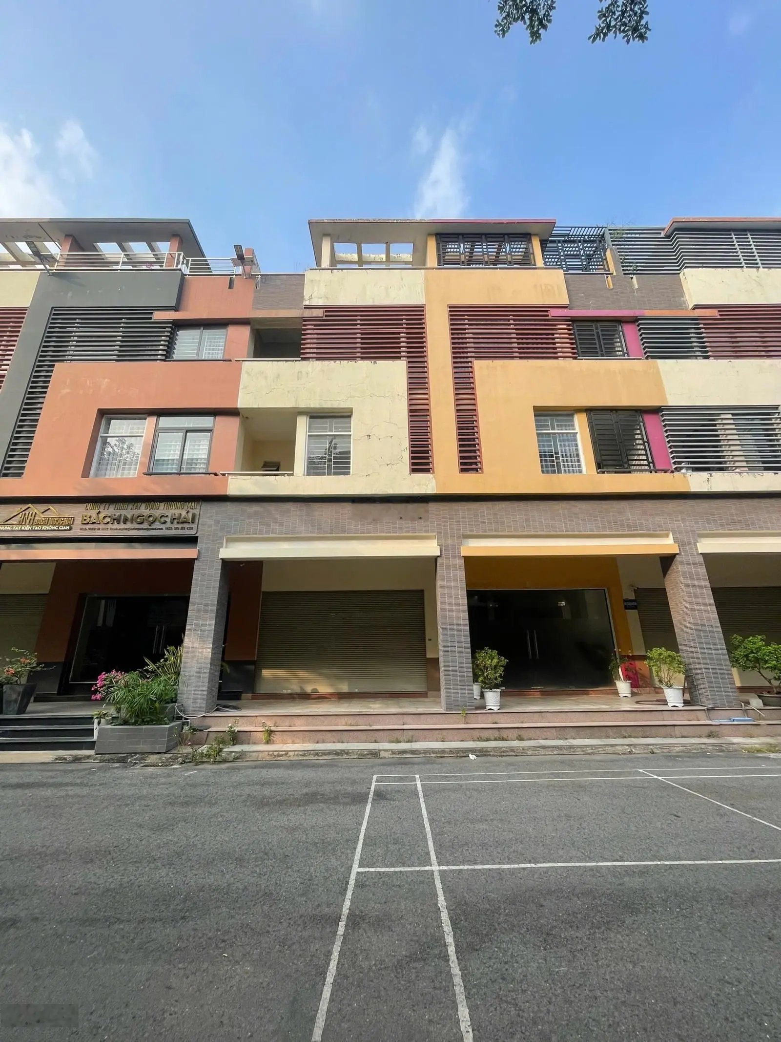 Bán căn nhà 2 mt lý thái tổ kế bên trung tâm thương mại thế giới tp mới bình dương giá 6 tỷ5