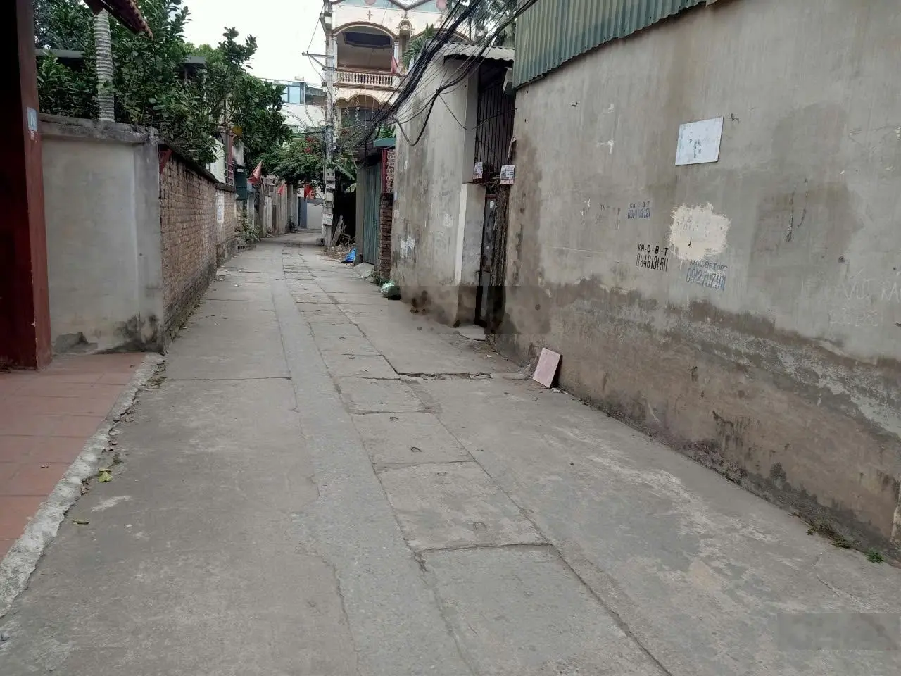 Cần bán nhà rất gấp ngay Vinsmart City Tây Mỗ, vài bước oto, có sân rộng, DT 43m2, giá bán 4 tỷ x