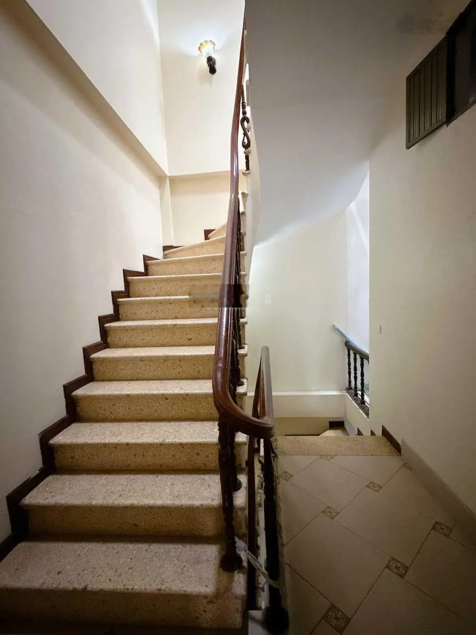 Cho thuê nhà Ngõ ô tô Hoàng Văn Thái, Khương Trung, Thanh Xuân - 40m2 x 5 tầng - 16,5tr (ctl)