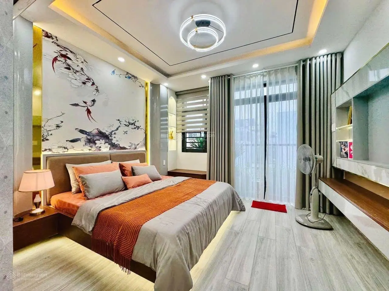 Bán căn nhà đẹp 54m đường Lê Thánh Tôn, P Bến Thành, Q1, TpHCM giá bán 3tỷ900. Gần chợ, hẻm 6m