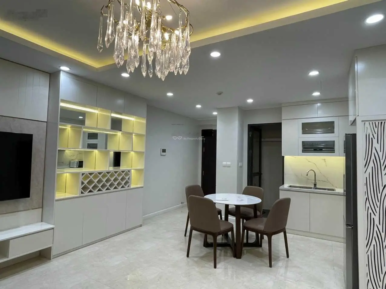 Bán 3 phòng ngủ đẹp, ban công ĐN view hồ không chắn view! Vinhomes D'Capitale Trần Duy Hưng