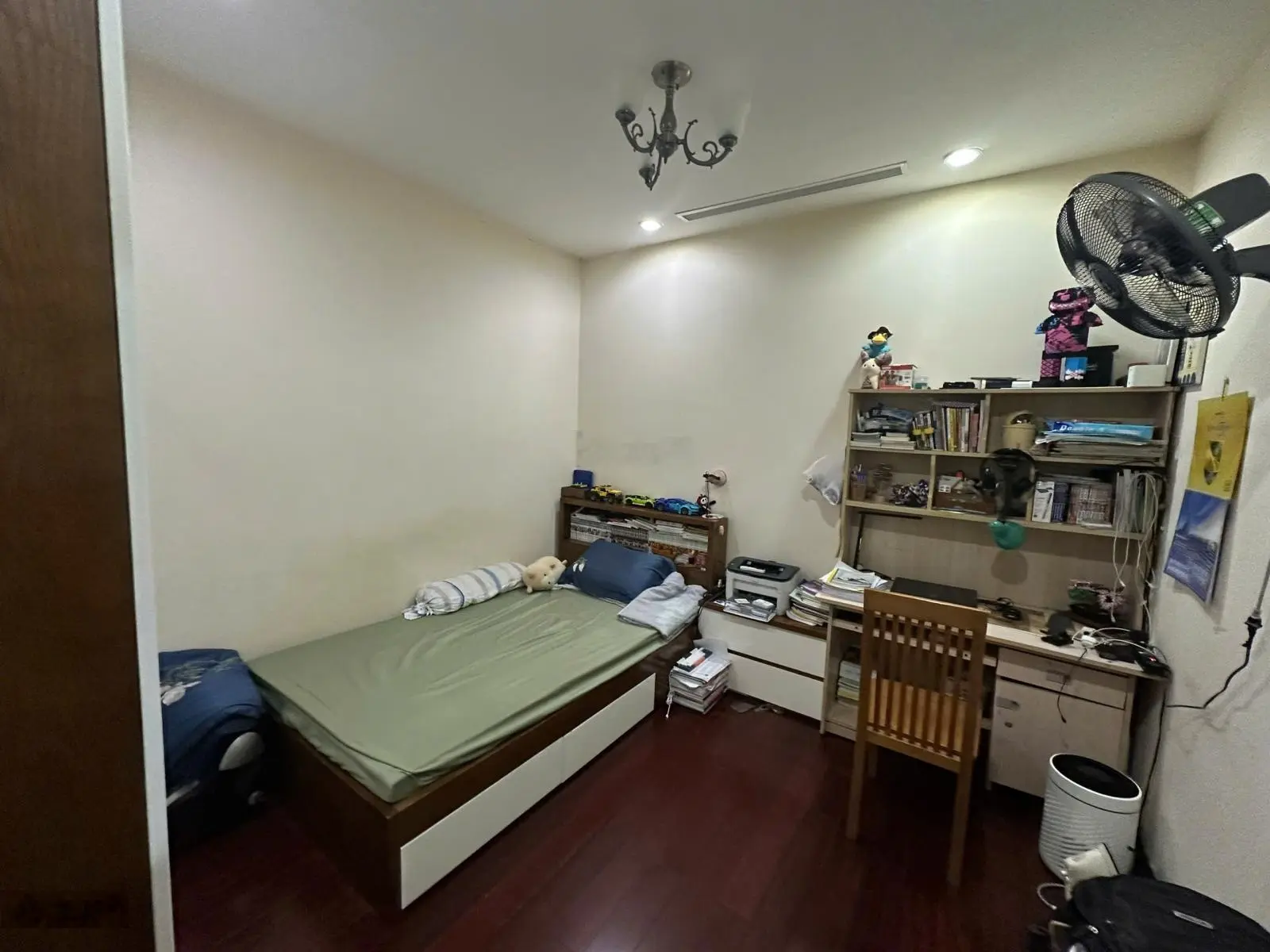 Cần tiền bán gấp căn chung cư Royal City 2 ban công tòa R4B tầng 6, 104m2, 2PN, 2VS giá 9 tỷ