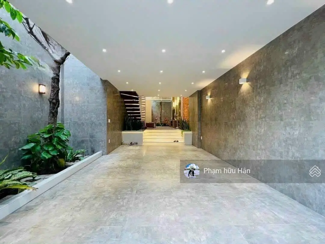 Bán nhà diện tích 10x18m. Giá 28 tỷ VND tại Đường Nguyễn Trãi, Quận 1, Hồ Chí Minh