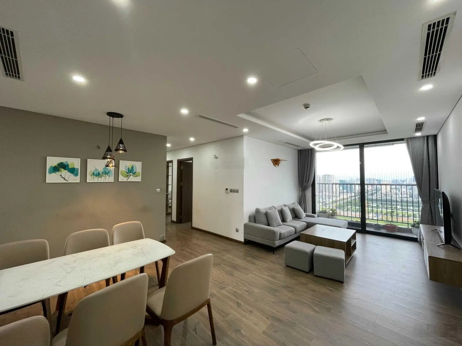 Bán 3 PN - 122m2 căn góc tầng trung hướng Đông Nam siêu đẹp tòa VIP Taseco N01T4, giá thương lượng