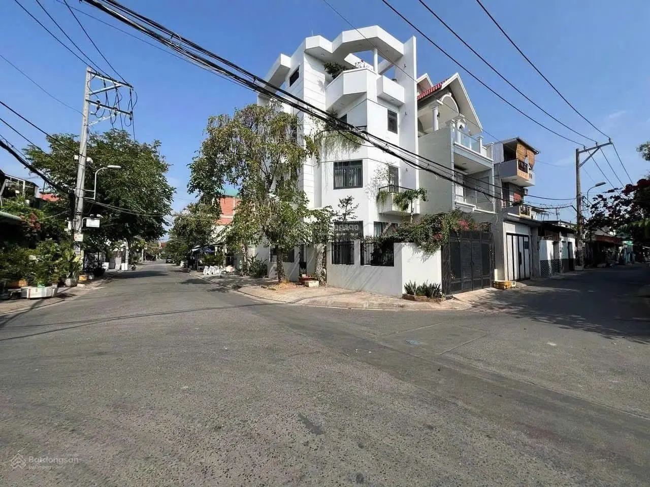 Bán CHDV 12 phòng, thu nhập 50tr/tháng, ngay mặt tiền đường, gần chợ Cây Xoài, P. Cát Lái, quận 2
