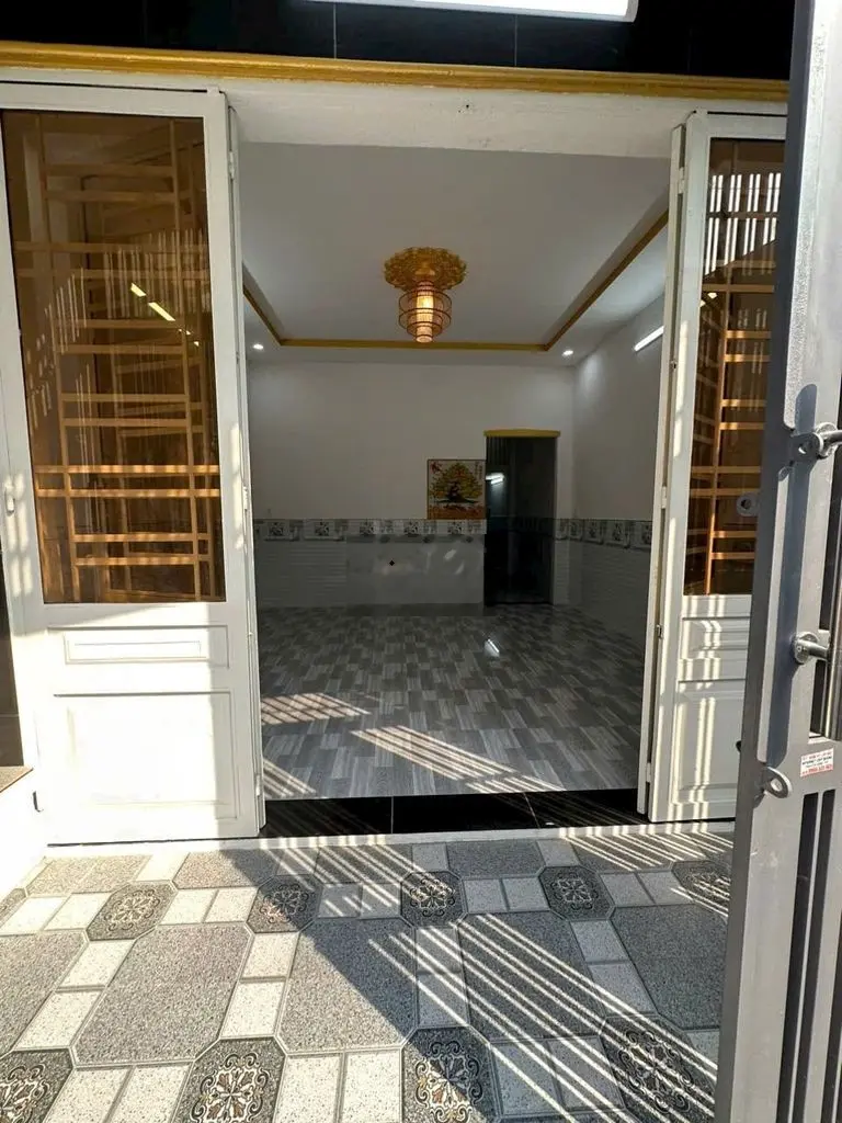 Kẹt tiền cần bán gấp nhà mặt tiền Bình Chánh