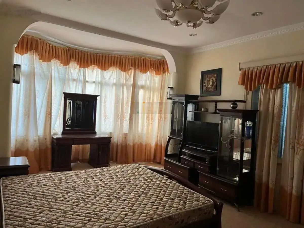 Bán nhà Thịnh Hào - 68m2 x 4 tầng - mặt tiền 6m - lô góc - gần phố ô tô tải đỗ cửa. Giá 18 tỷ