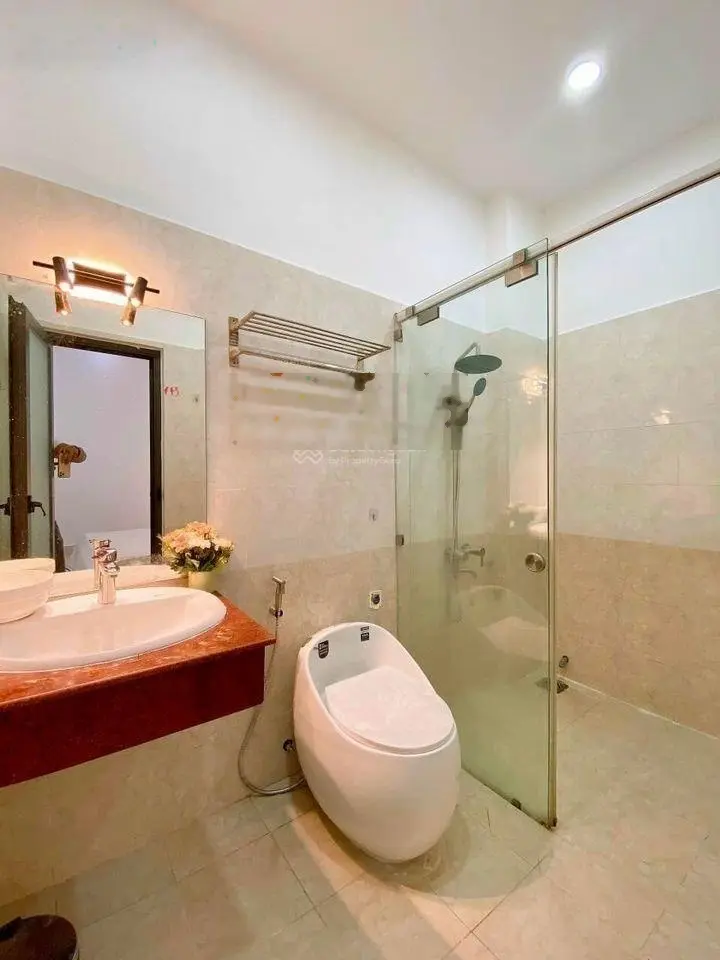 Bán nhà HXH khu VIP đường Hoàng Việt, P4. Kế bên KS Đệ Nhất. DT: 5x14m. Nhà đẹp 3 tầng giá 11.2 tỷ