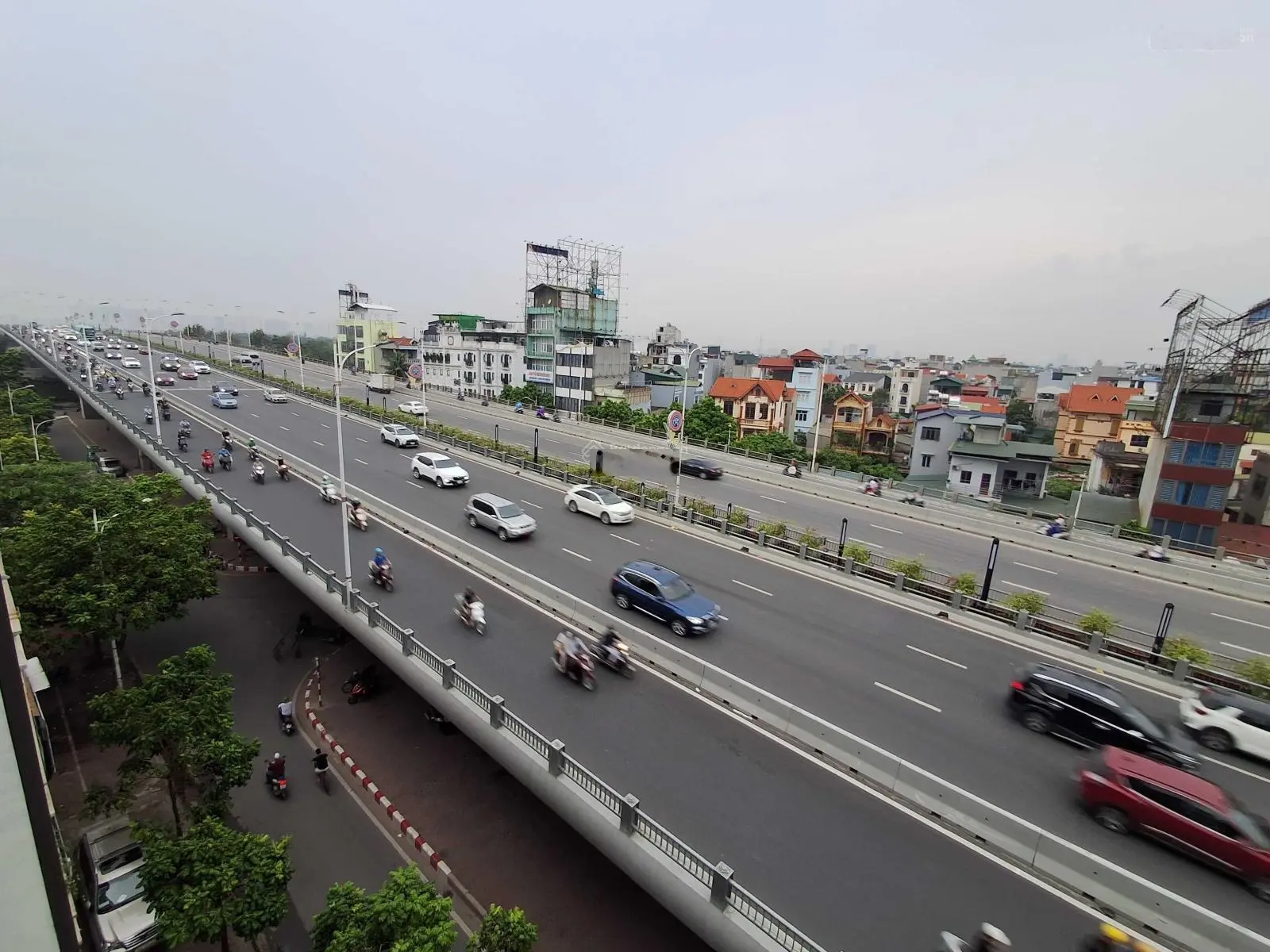 Bán nhà MP Cổ Linh, Long Biên. Vỉa hè, kinh doanh, Thang máy, Dòng tiền. DT55m2, MT4m, 17 tỷ.