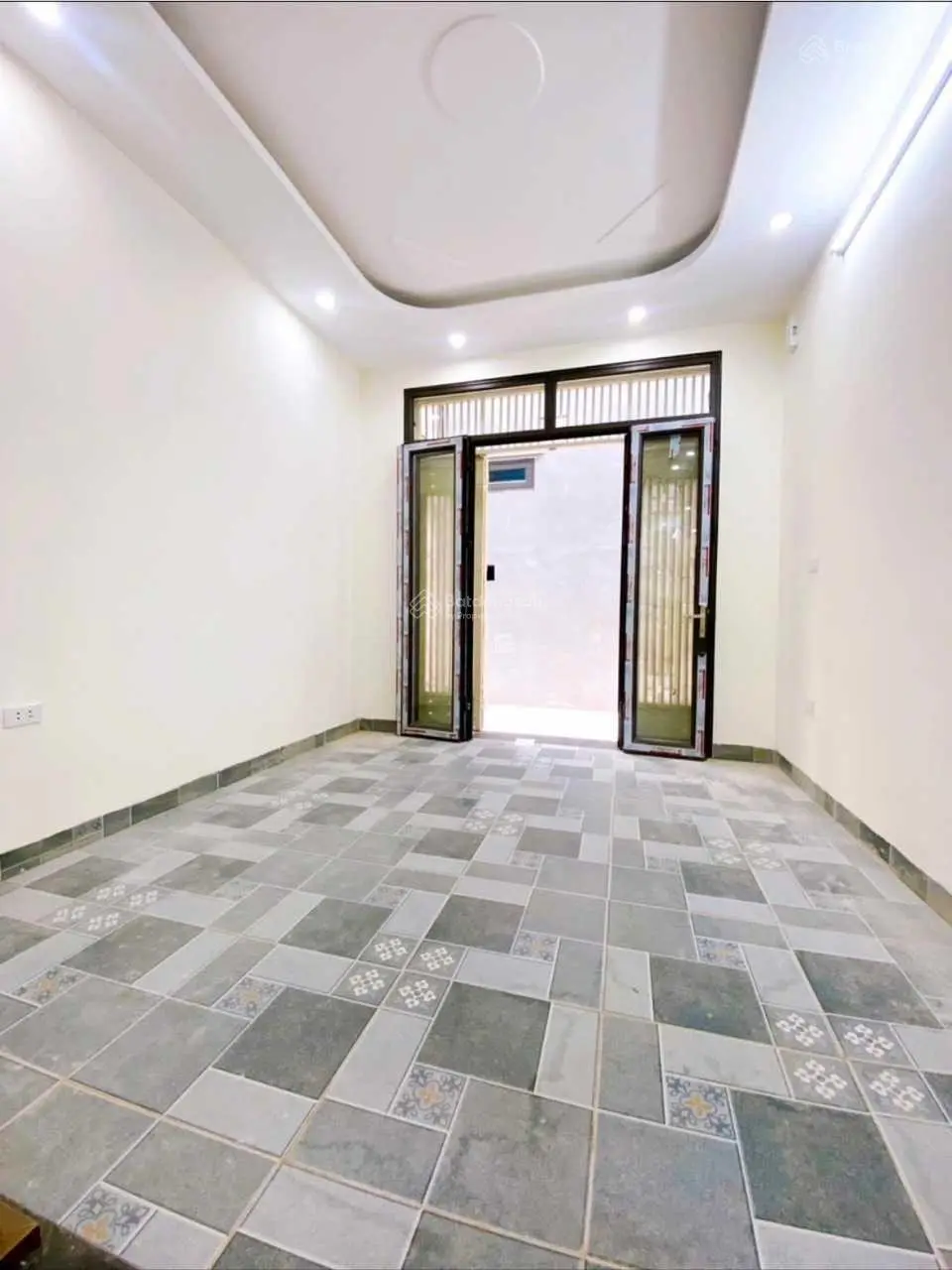 Cc mở bán 5 căn phố Giang Chính cách cầu Mai Lĩnh 600m, giá chỉ 2.15 tỷ, 40m2