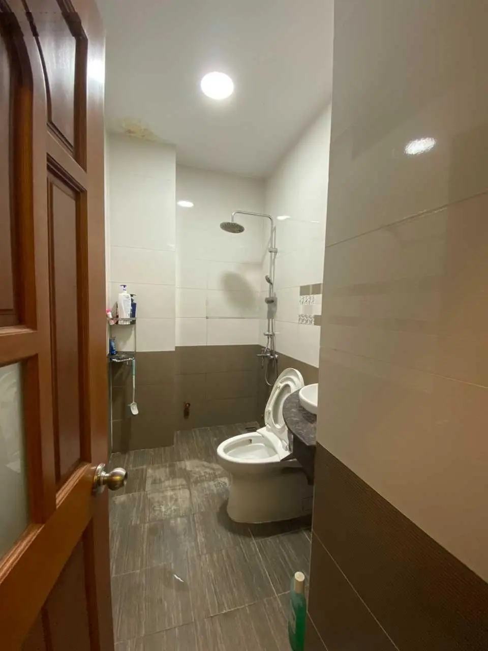 Nhà Đặng Thùy Trâm 81,2m2 ngang 5m vuông vức 4 tầng đã hoàn công gần ĐH Văn Lang đường ven sông
