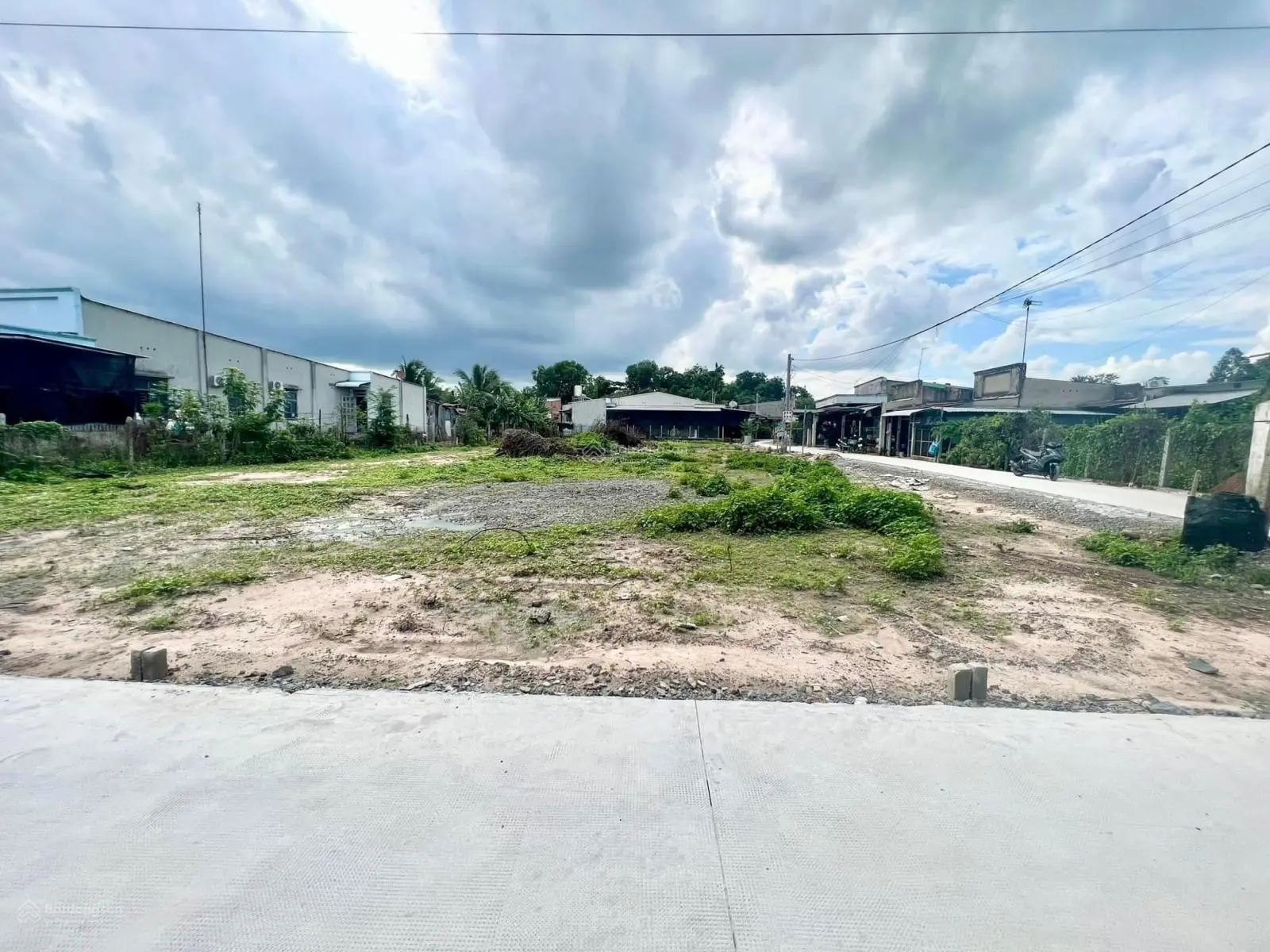 Tôi có lô đất vị trí đẹp, sổ sẵn, giá rẻ ngay chợ Trảng Bàng cần bán gấp - full thổ
