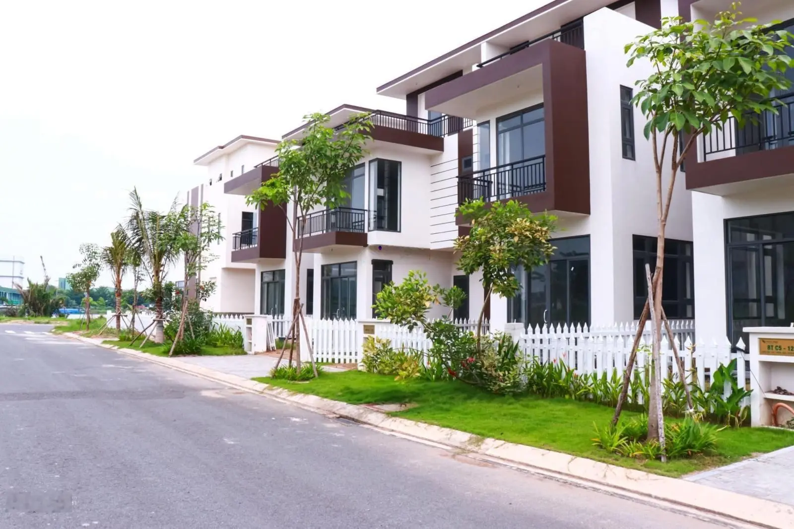 Bán biệt thự Trần Anh Riverside, 2,55 tỷ, 112m2, 3PN, 3WC, tiện ích nội khu đầy đủ