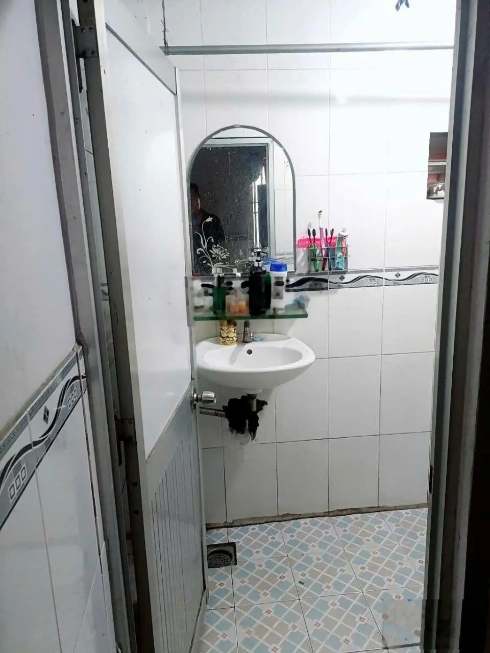 Nhà cấp 4 hiện trạng đẹp ở ngay, mặt tiền đường Hồng Sến, P. Long Thạnh Mỹ , Q.9