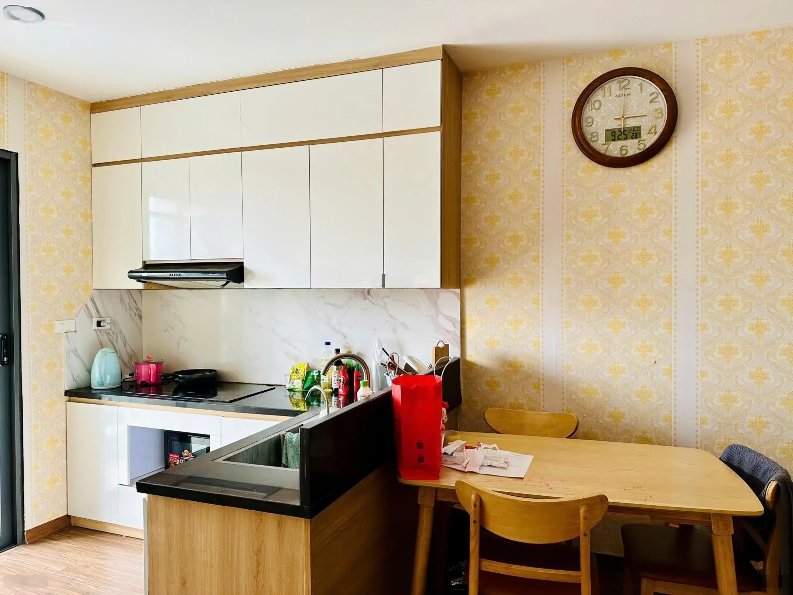 Em cần bán căn 2PN chung cư Royal Park tầng 10, full nội thất, giá hơn 2 tỷ. Lh xem nhà: 0964 093 ***