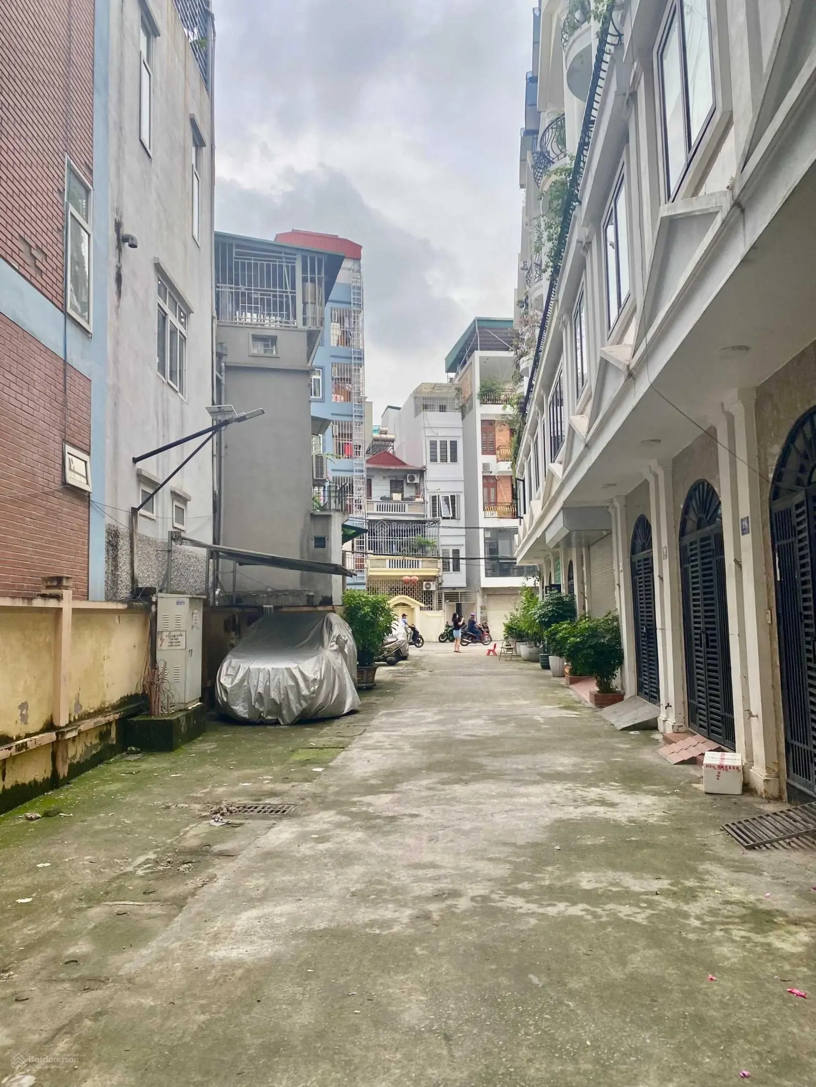 Cần bán nhà 42m2, MT 3,3m, 4 tầng, ngõ Vũ Tông Phan, phân lô ô tô tránh, cho thuê 17tr/th, 8,5 tỷ